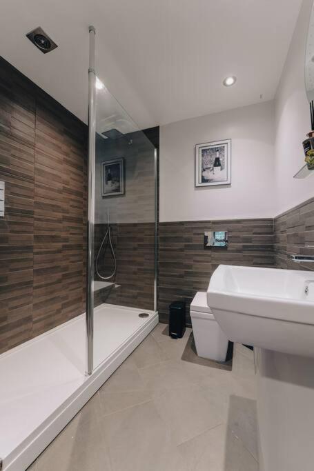 Penthouse Noir - Wyndale Living - Central Bham 2Br Birmingham Exterior photo